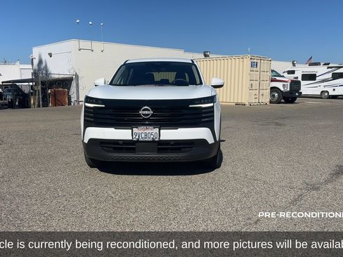 Used 2025 Nissan Kicks SV FWD image 2