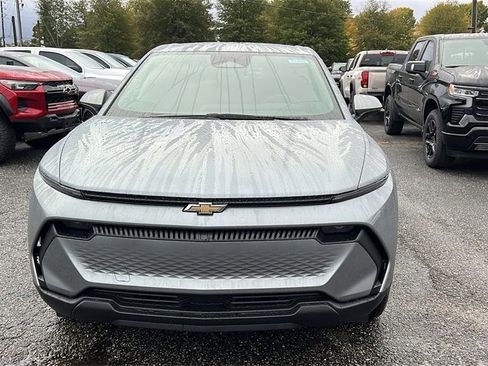 New 2026 Chevrolet Equinox EV LT image 2