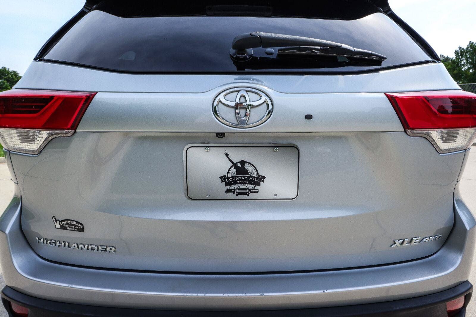 Used 2018 Toyota Highlander XLE AWD/4WD image 45