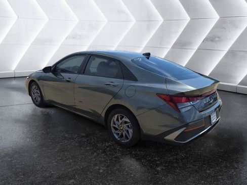 Used 2024 Hyundai Elantra SEL FWD image 7