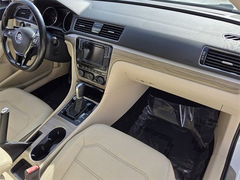 Used 2018 Volkswagen Passat 2.0T SE image 19
