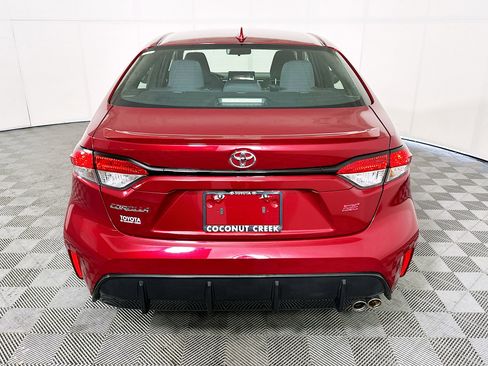 Used 2023 Toyota Corolla SE FWD image 4