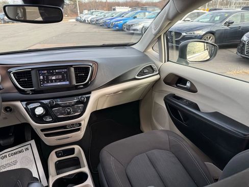 Used 2023 Chrysler Voyager LX image 16