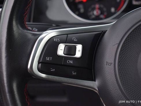 Used 2017 Volkswagen GTI SE FWD image 19