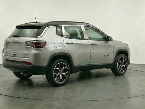Used 2025 Jeep Compass Limited AWD/4WD image 9