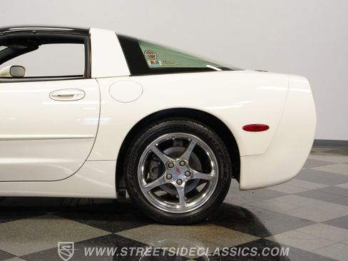 Used 2001 Chevrolet Corvette Coupe w/ Preferred Equipment Group2 RWD image 25