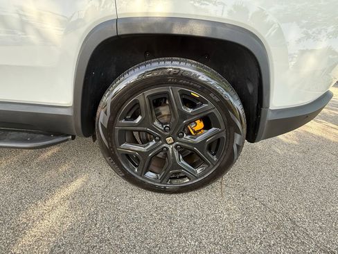 Used 2023 Rivian R1S Adventure AWD/4WD image 37
