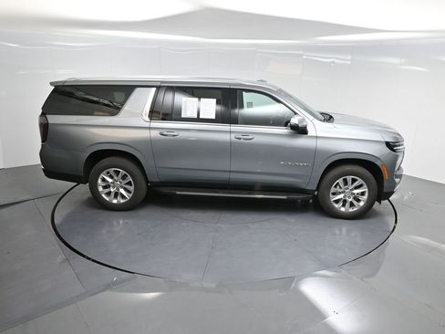 Used 2025 Chevrolet Suburban Premier image 64