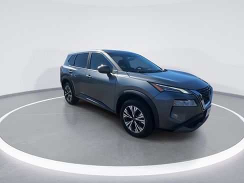 Used 2023 Nissan Rogue SV image 2