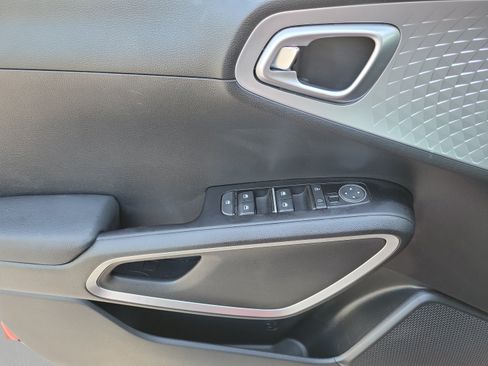 Certified 2023 Kia Soul LX w/ Option Group 015 FWD image 12
