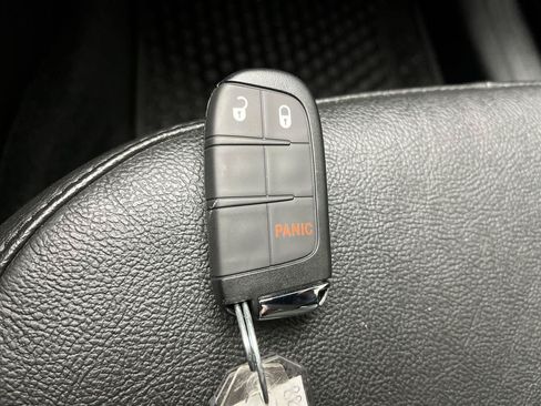 Used 2025 Jeep Compass Trailhawk AWD/4WD image 23