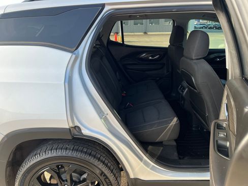 Used 2022 GMC Terrain SLE w/ Driver Convenience Package FWD image 11