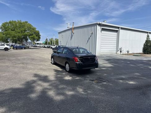 Used 2015 Nissan Versa S FWD image 7