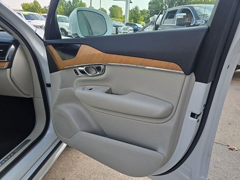 Used 2021 Volvo XC90 T6 Momentum image 73