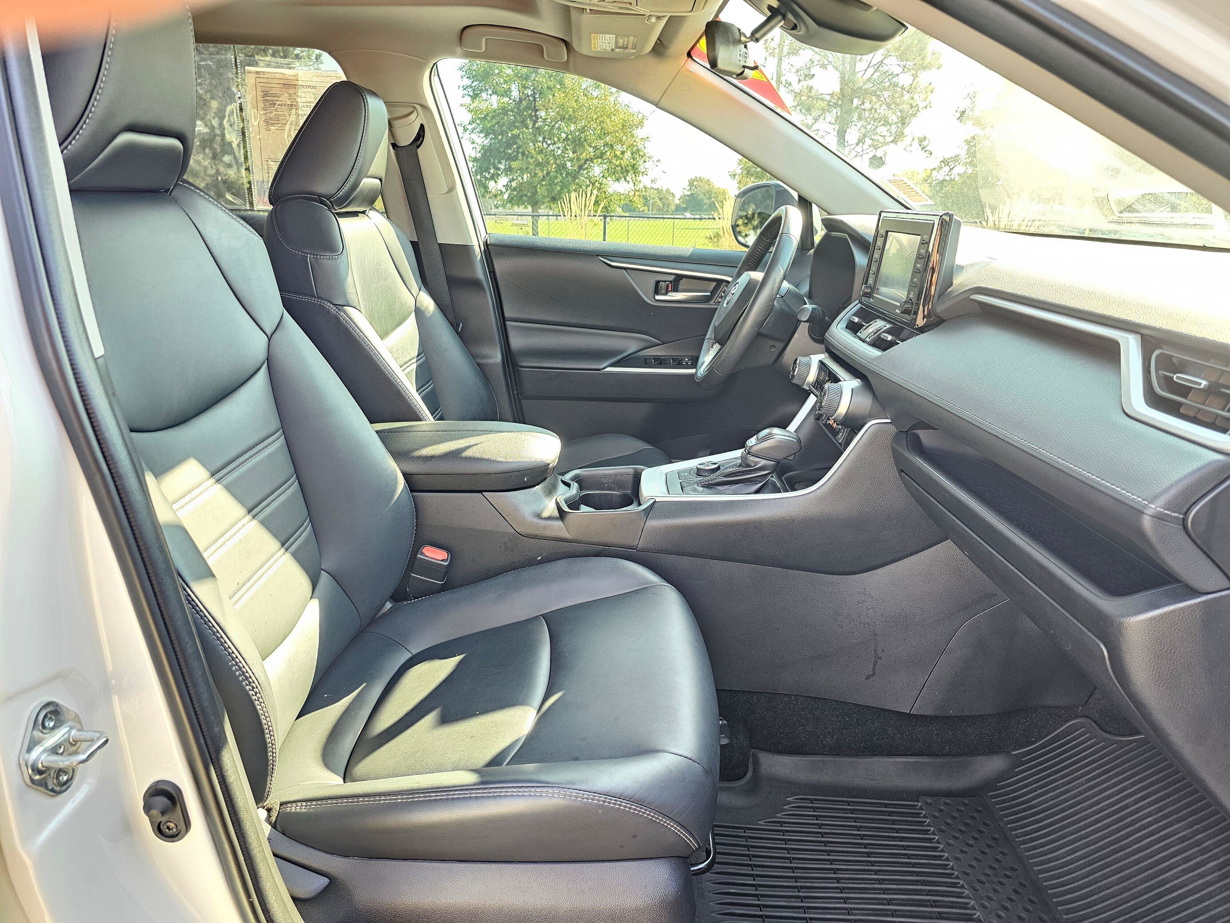 Certified 2021 Toyota RAV4 XLE Premium AWD/4WD image 10