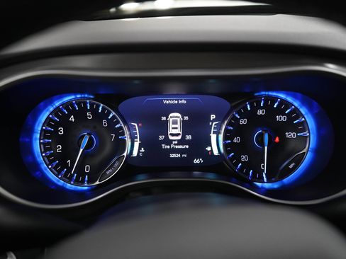 Used 2025 Chrysler Pacifica Select FWD image 26