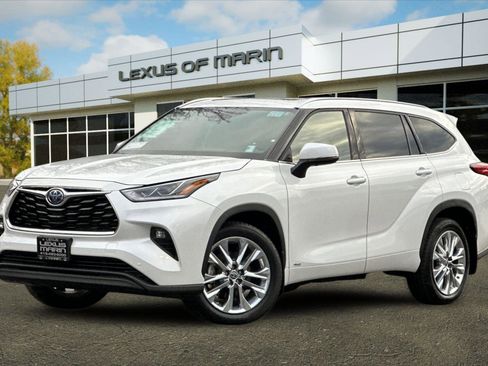 Used 2023 Toyota Highlander Limited image 1