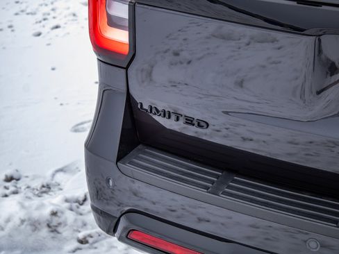 Used 2022 Ford Expedition Max Limited image 11