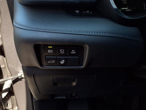 Certified 2024 Toyota Highlander Limited AWD/4WD image 15