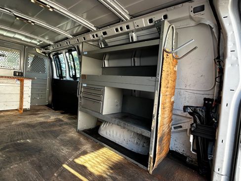 Used 2018 Chevrolet Express 3500 Extended w/ Driver Convenience Package image 29