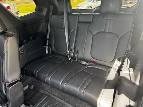 Used 2025 Honda Pilot Black Edition image 14