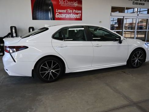 Used 2023 Toyota Camry SE w/ Cold Weather Package FWD image 5