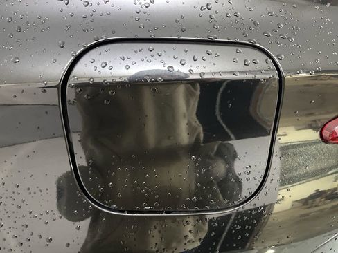 Used 2022 Toyota Venza Limited image 42