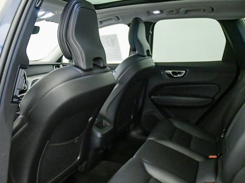 Certified 2025 Volvo XC60 B5 Core AWD/4WD image 19