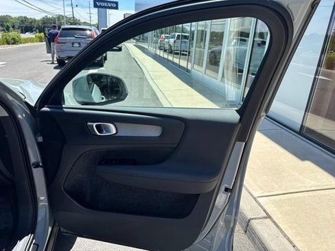 Certified 2025 Volvo XC40 B5 Plus AWD/4WD image 12