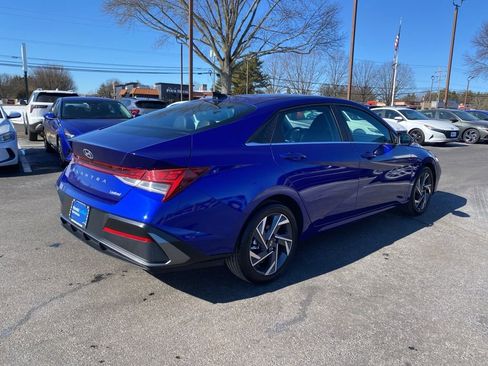 Certified 2025 Hyundai Elantra Limited image 4