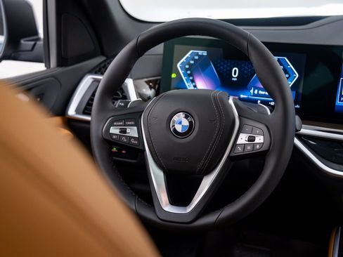 Used 2024 BMW X5 xDrive40i w/ Parking Assistance Package image 11