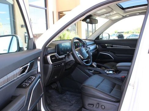 Used 2024 Kia Telluride EX image 10