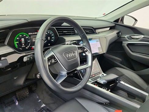 Used 2024 Audi Q8 e-tron Premium image 18