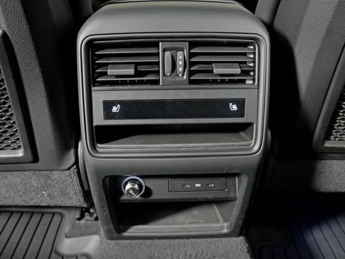 Certified 2024 Porsche Cayenne AWD/4WD image 40