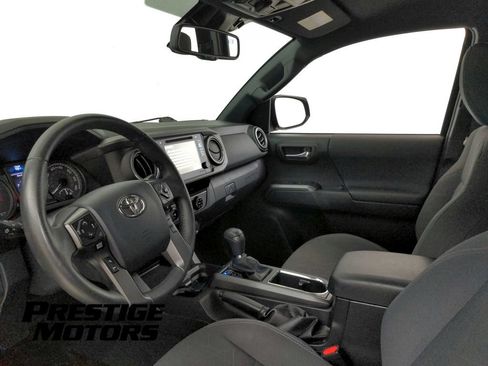Used 2018 Toyota Tacoma TRD Off-Road w/ Technology Package AWD/4WD image 13