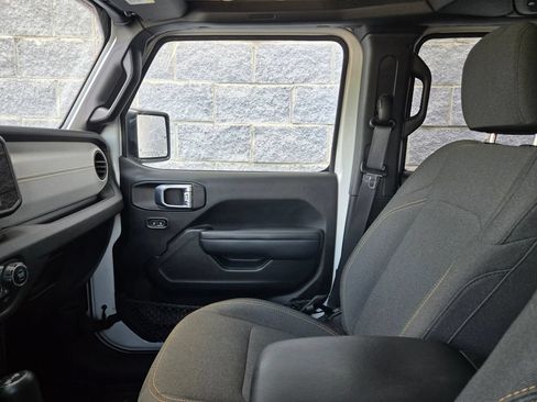 Used 2024 Jeep Wrangler Unlimited AWD/4WD image 32