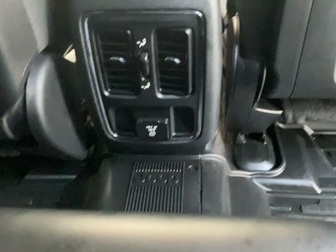 Used 2018 Jeep Grand Cherokee Altitude AWD/4WD image 28