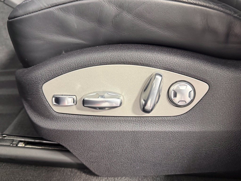 Certified 2021 Porsche Macan AWD/4WD image 25