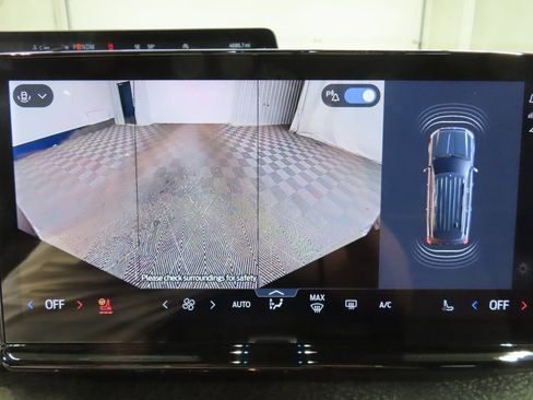 Used 2025 Ford Expedition Tremor image 18