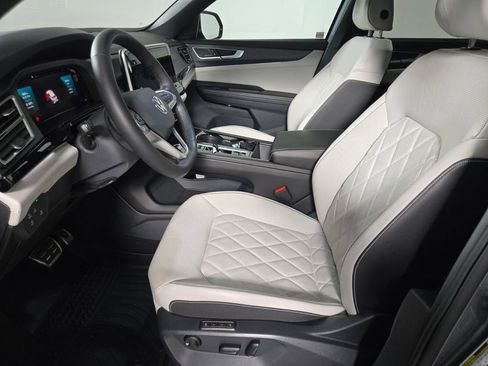 Used 2025 Volkswagen Atlas Cross Sport SEL Premium R-Line AWD/4WD image 15