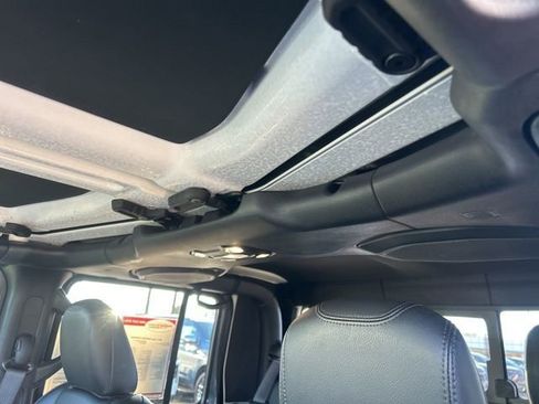 Used 2021 Jeep Gladiator Overland w/ Popular Equipment Package image 15