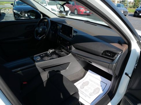 Used 2023 Nissan Rogue S AWD/4WD image 26