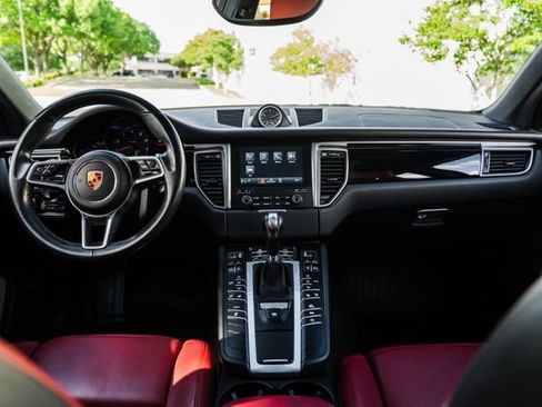 Used 2018 Porsche Macan image 6