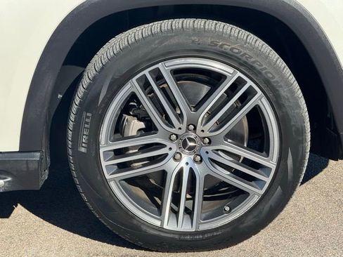 Used 2024 Mercedes-Benz GLS 450 4MATIC image 19