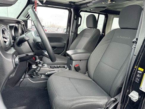 Used 2022 Jeep Wrangler Unlimited Sahara AWD/4WD image 11