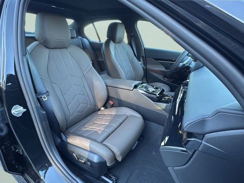 Used 2026 BMW 530i xDrive w/ M Sport Package image 37