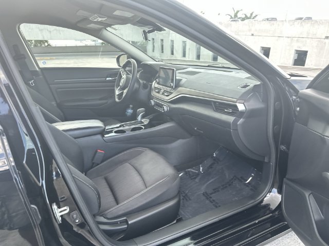 Used 2024 Nissan Altima 2.5 SV FWD image 23