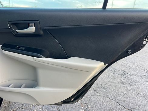 Used 2014 Toyota Camry LE FWD image 14