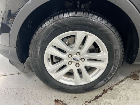 Used 2018 Ford Explorer XLT w/ Equipment Group 202A image 25