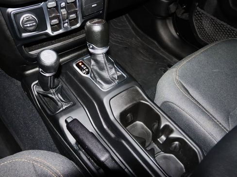 Used 2024 Jeep Gladiator Sport AWD/4WD image 40